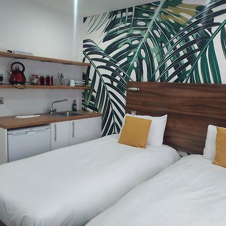 סלאו Heathrow-Windsor Guest House מראה חיצוני תמונה