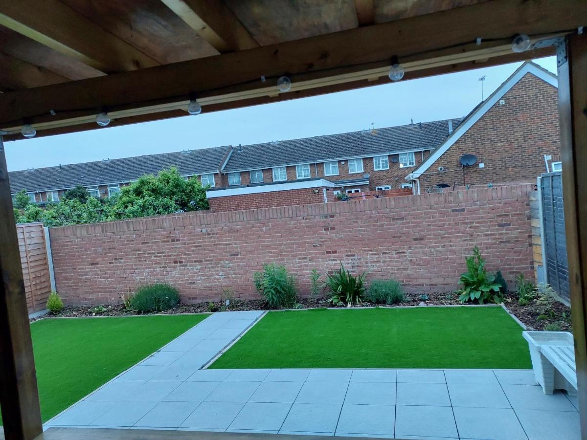 סלאו Heathrow-Windsor Guest House מראה חיצוני תמונה