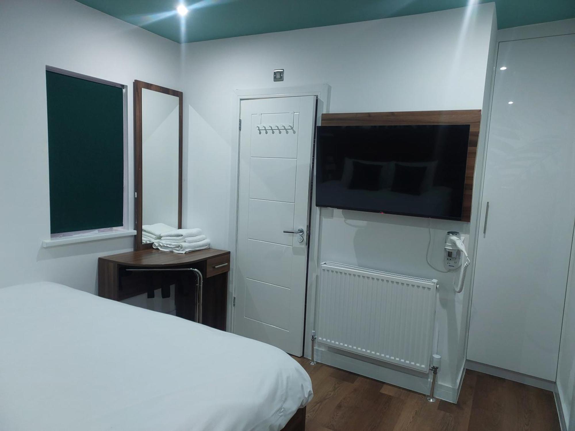 סלאו Heathrow-Windsor Guest House מראה חיצוני תמונה