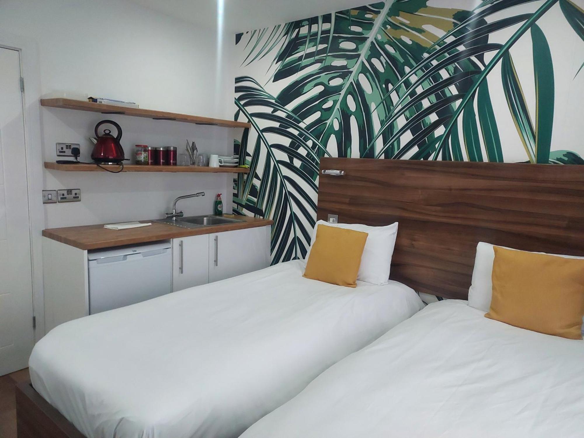 סלאו Heathrow-Windsor Guest House מראה חיצוני תמונה