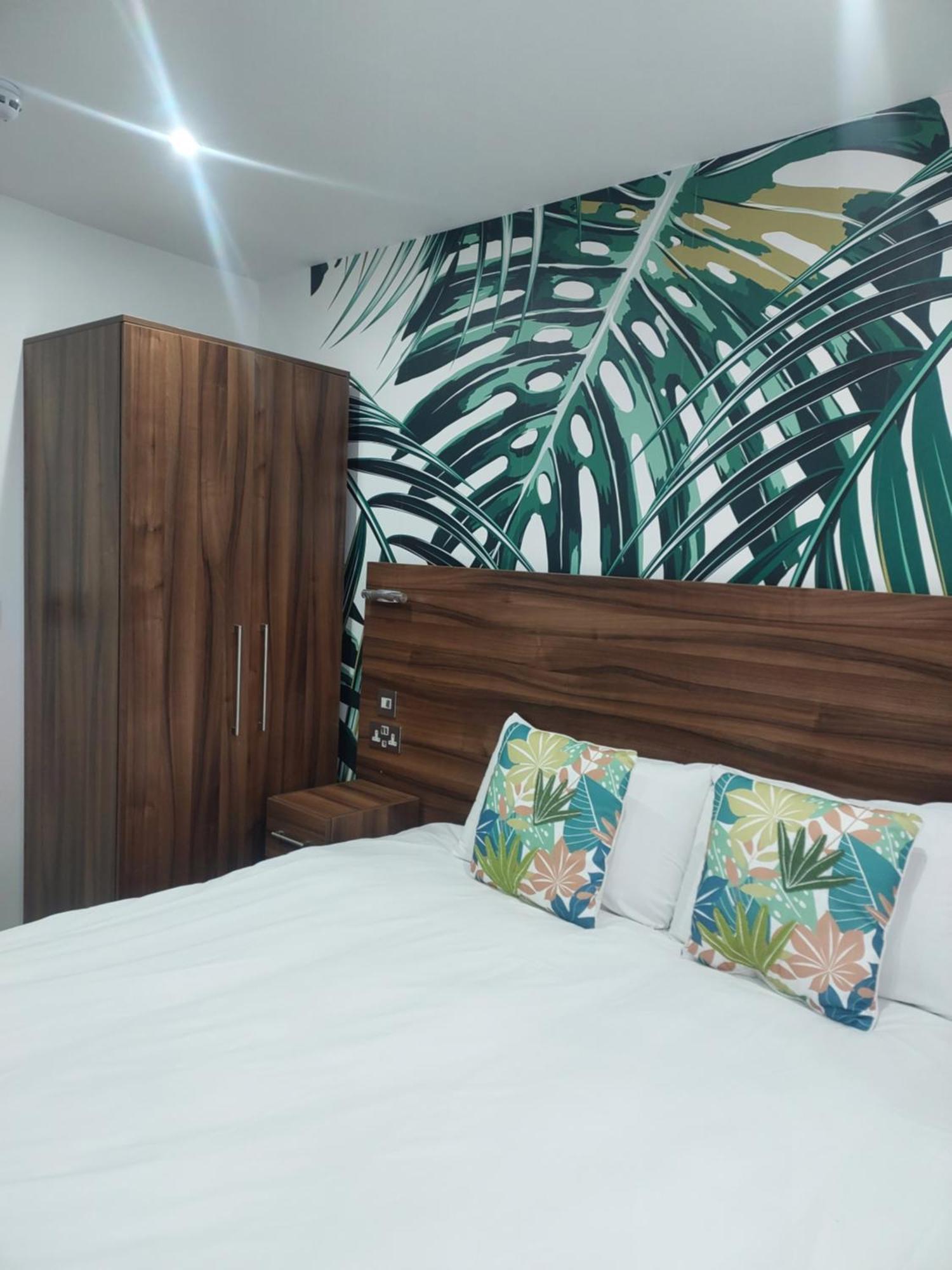 סלאו Heathrow-Windsor Guest House מראה חיצוני תמונה