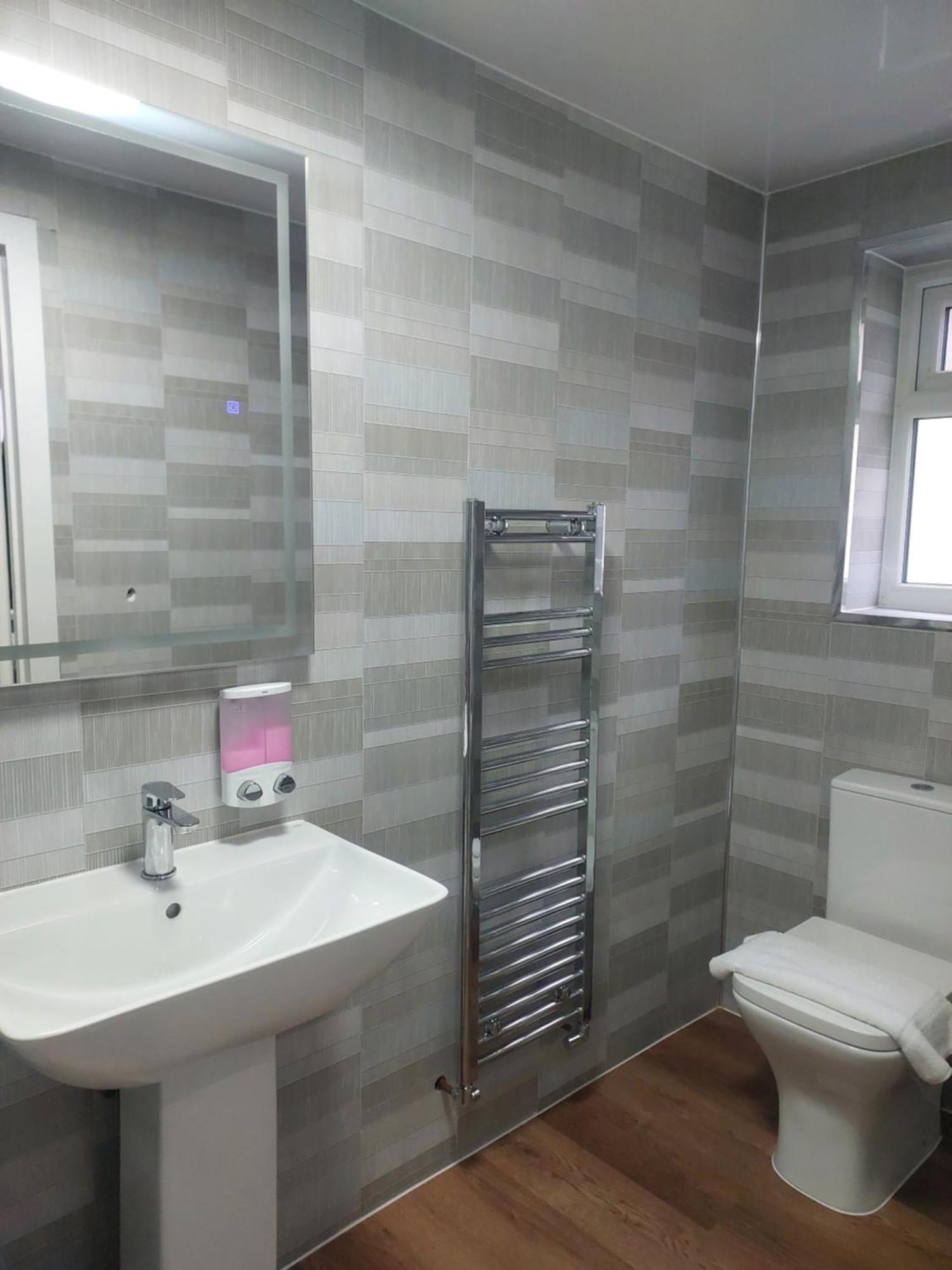 סלאו Heathrow-Windsor Guest House מראה חיצוני תמונה