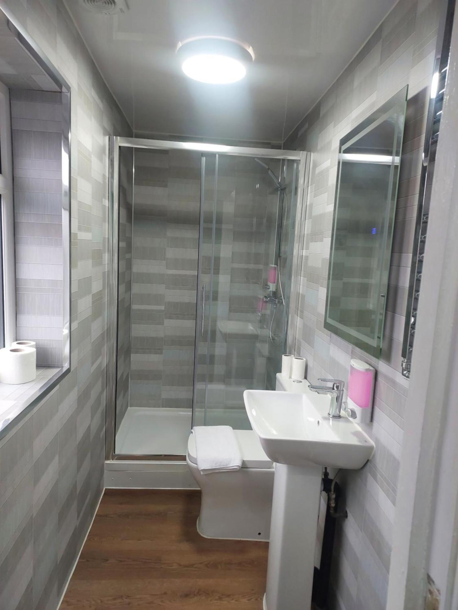 סלאו Heathrow-Windsor Guest House מראה חיצוני תמונה