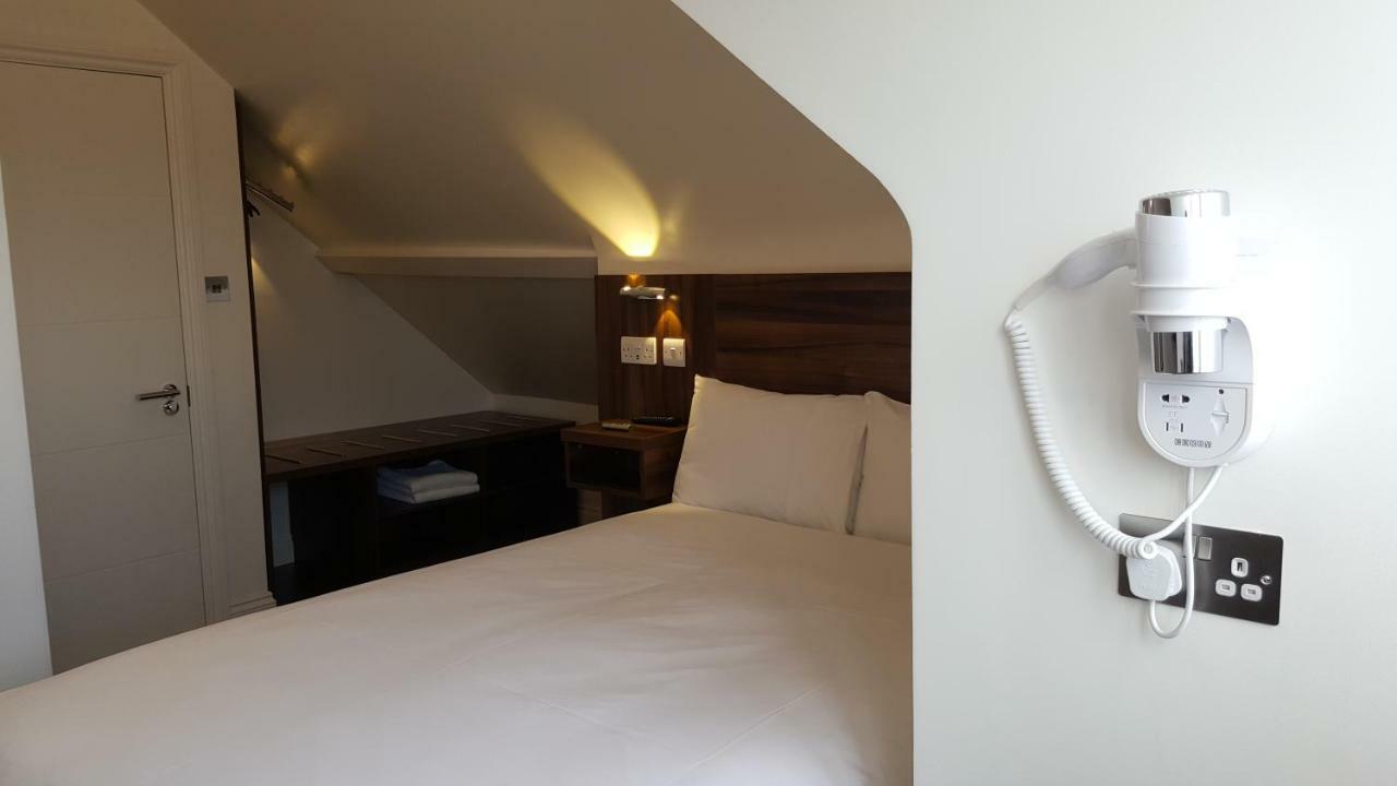 סלאו Heathrow-Windsor Guest House מראה חיצוני תמונה
