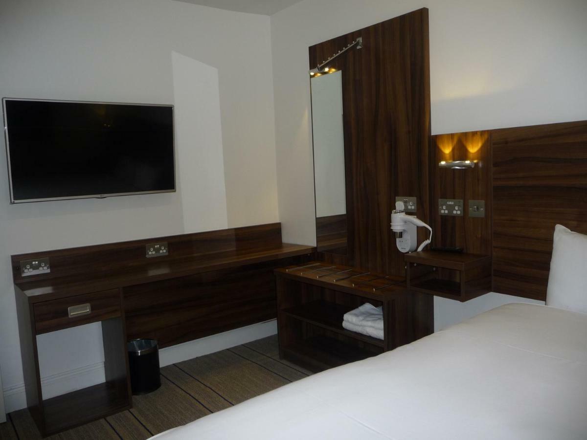 סלאו Heathrow-Windsor Guest House מראה חיצוני תמונה