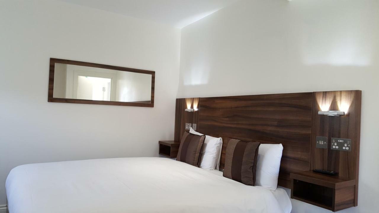סלאו Heathrow-Windsor Guest House מראה חיצוני תמונה