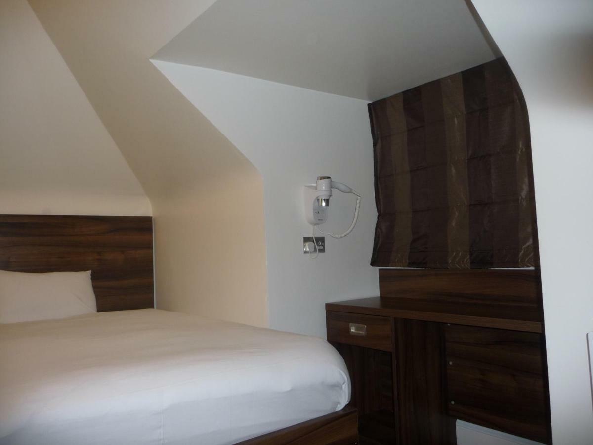 סלאו Heathrow-Windsor Guest House מראה חיצוני תמונה