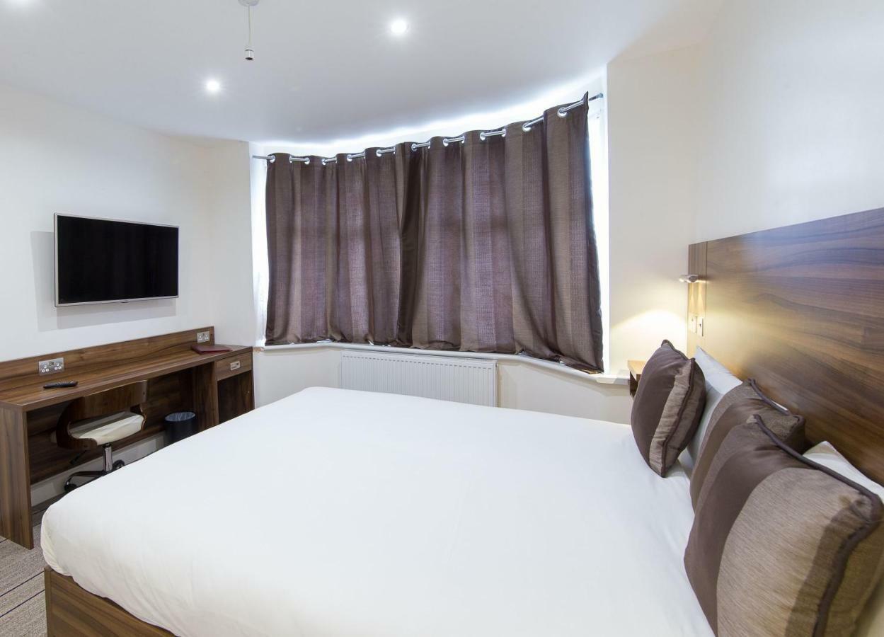 סלאו Heathrow-Windsor Guest House מראה חיצוני תמונה