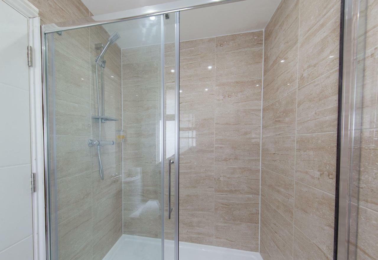 סלאו Heathrow-Windsor Guest House מראה חיצוני תמונה