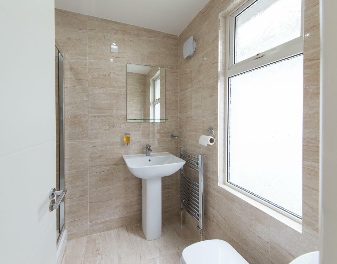 סלאו Heathrow-Windsor Guest House מראה חיצוני תמונה