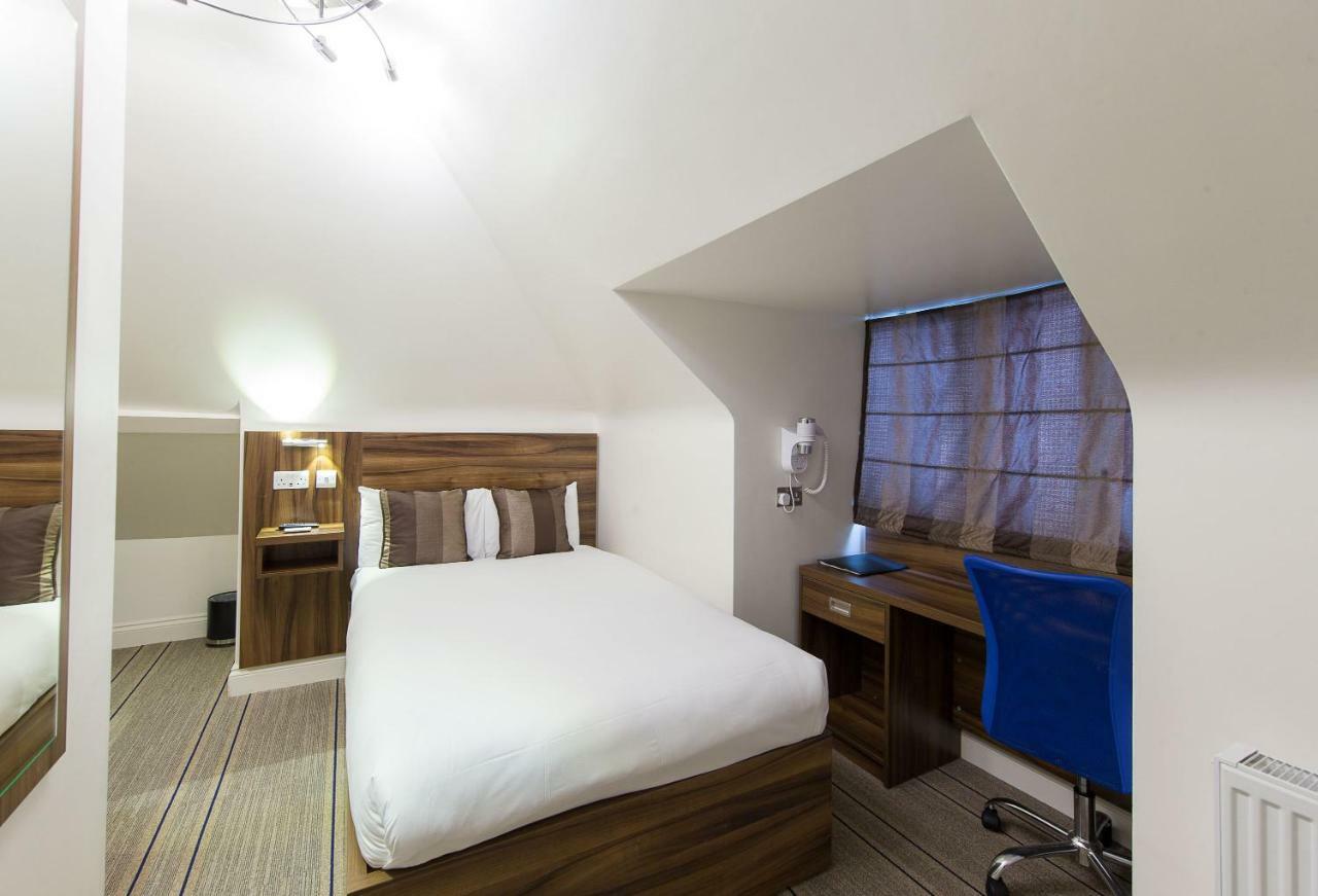סלאו Heathrow-Windsor Guest House מראה חיצוני תמונה
